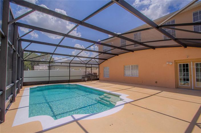 Image No.17-5 Bed Property for sale