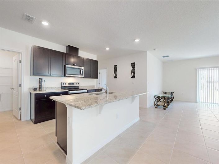 Image No.8-5 Bed Property for sale