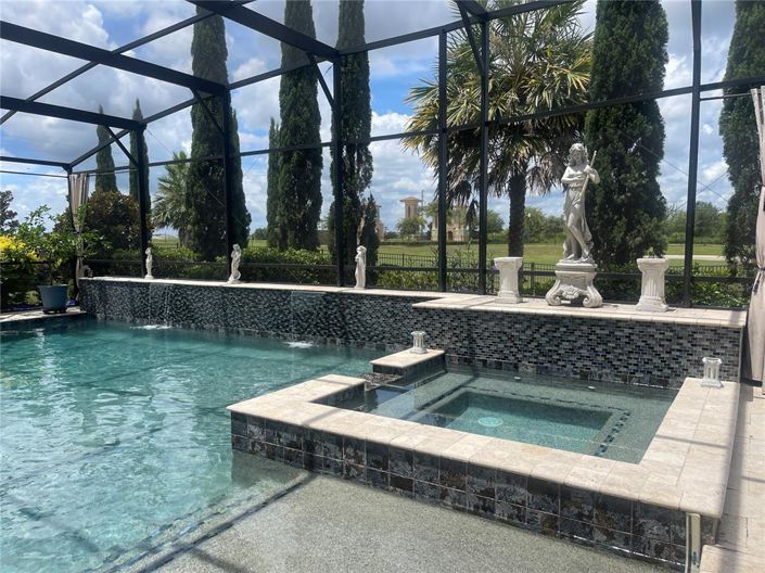 Image No.76-5 Bed Property for sale