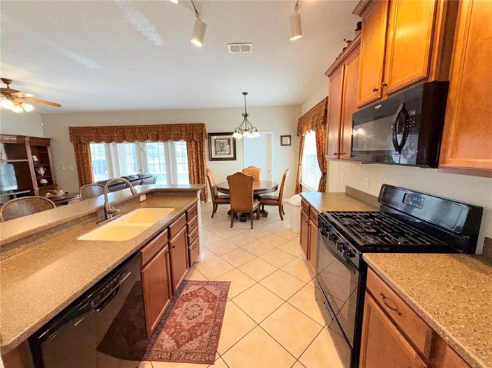 Image No.2-6 Bed Property for sale