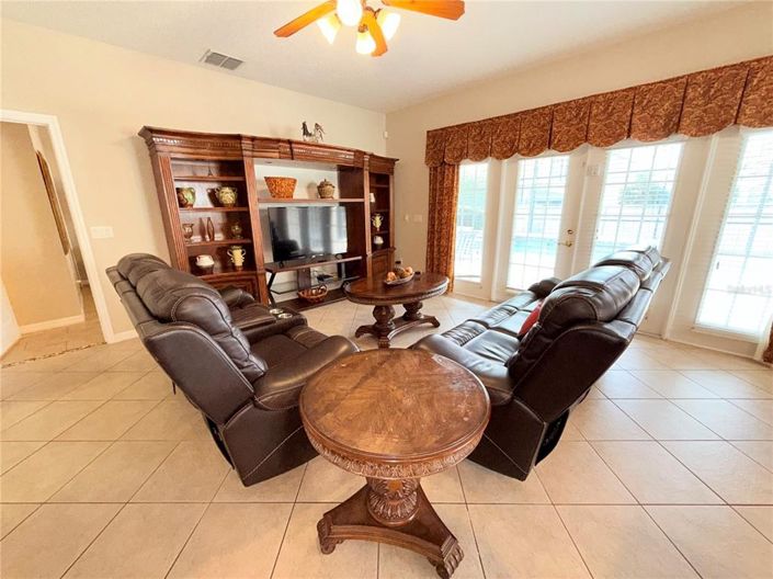 Image No.6-6 Bed Property for sale