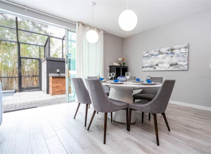 Image No.12-4 Bed Townhouse for sale