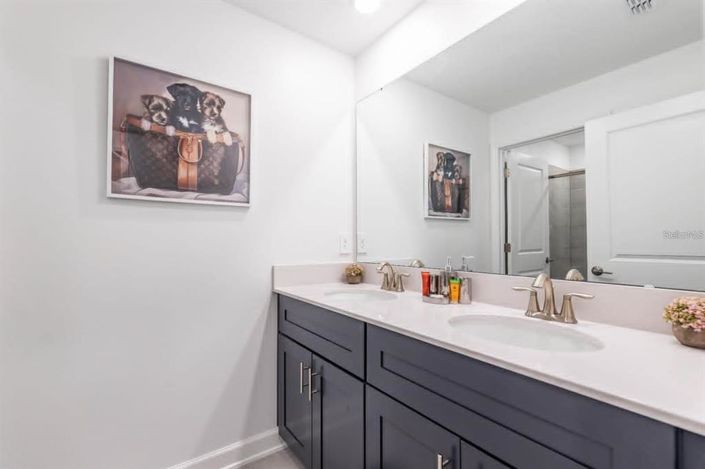 Image No.13-4 Bed Townhouse for sale