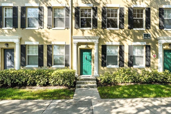 Image No.1-3 Bed Townhouse for sale