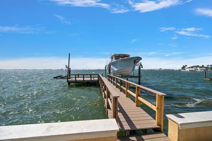 Image No.11-5 Bed Property for sale