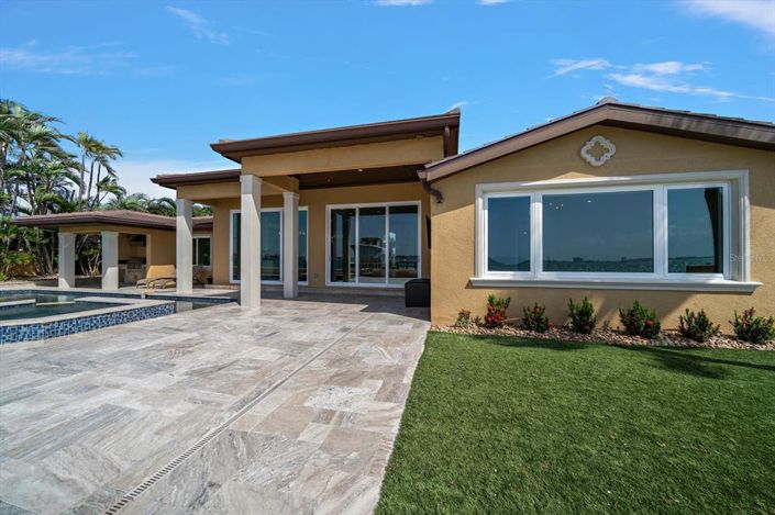 Image No.18-5 Bed Property for sale