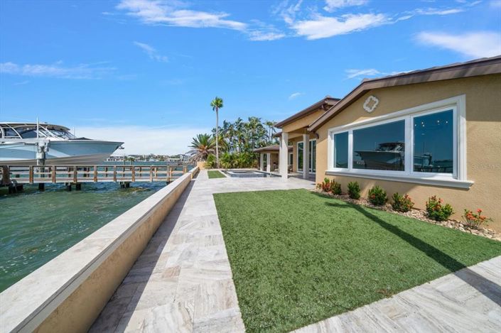 Image No.19-5 Bed Property for sale