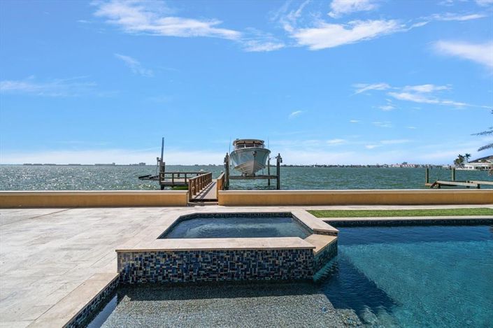 Image No.20-5 Bed Property for sale