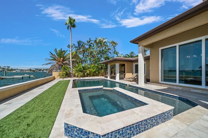 Image No.22-5 Bed Property for sale