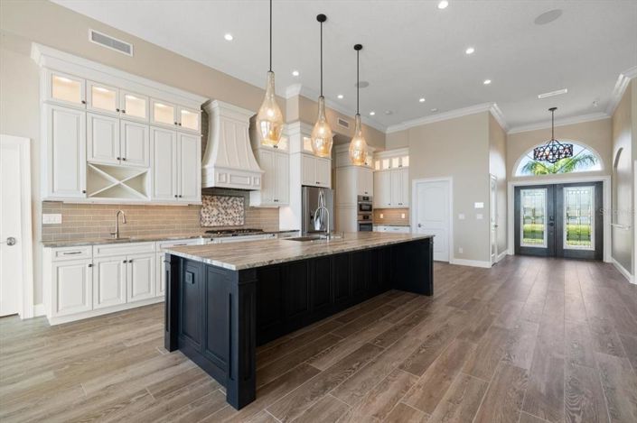 Image No.28-5 Bed Property for sale