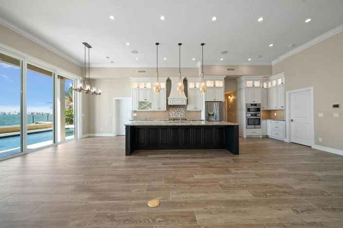 Image No.30-5 Bed Property for sale