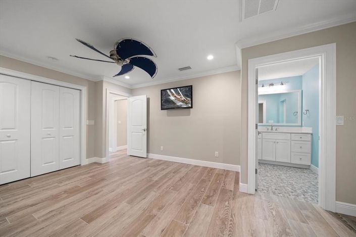 Image No.53-5 Bed Property for sale