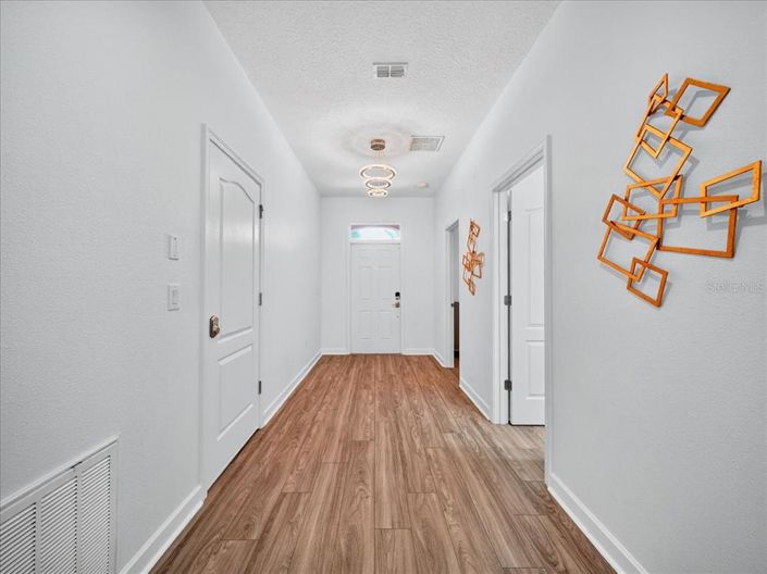 Image No.6-8 Bed Property for sale