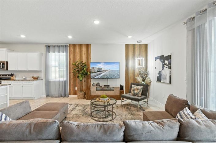 Image No.18-8 Bed Property for sale