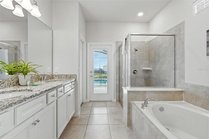 Image No.25-8 Bed Property for sale