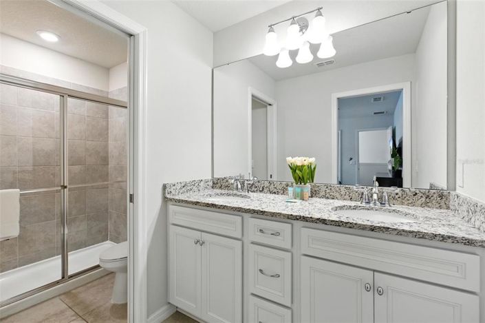 Image No.32-8 Bed Property for sale