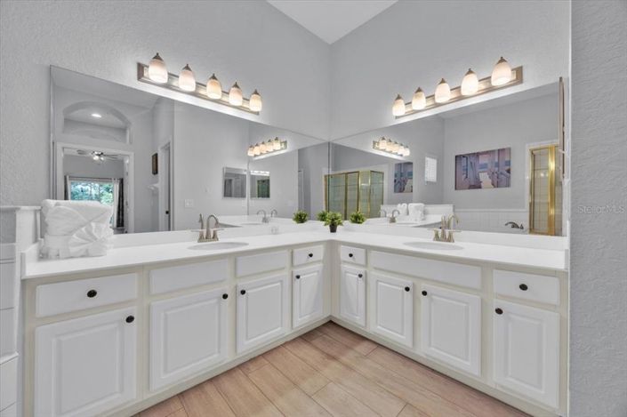 Image No.24-3 Bed Property for sale