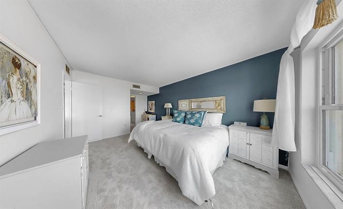 Image No.12-1 Bed Property for sale