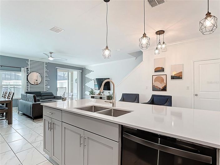 Image No.14-5 Bed Townhouse for sale