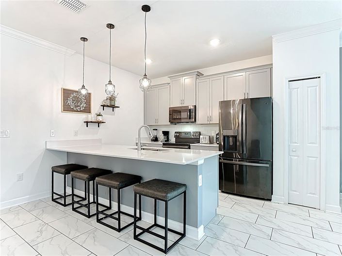 Image No.15-5 Bed Townhouse for sale