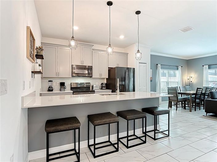 Image No.16-5 Bed Townhouse for sale