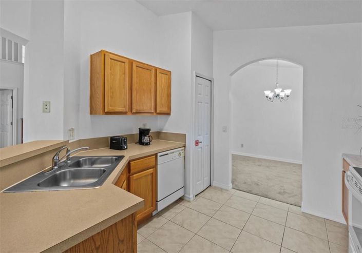 Image No.15-5 Bed Property for sale