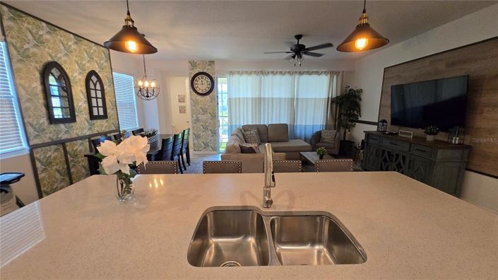 Image No.12-5 Bed Townhouse for sale