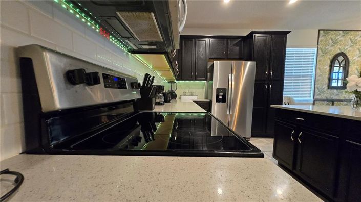 Image No.16-5 Bed Townhouse for sale