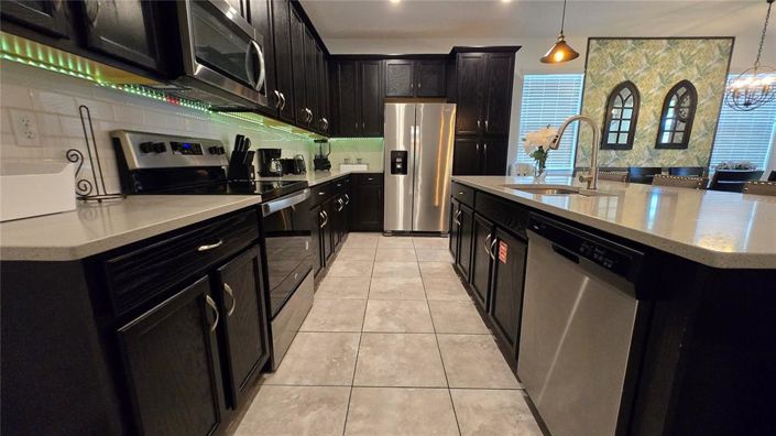 Image No.17-5 Bed Townhouse for sale