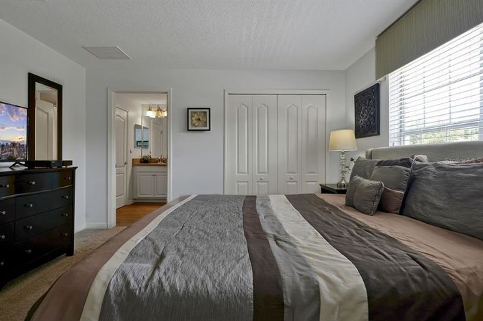 Image No.21-4 Bed Townhouse for sale