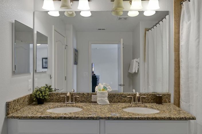 Image No.24-4 Bed Townhouse for sale