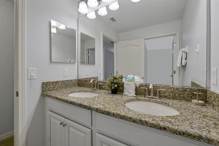 Image No.27-4 Bed Townhouse for sale