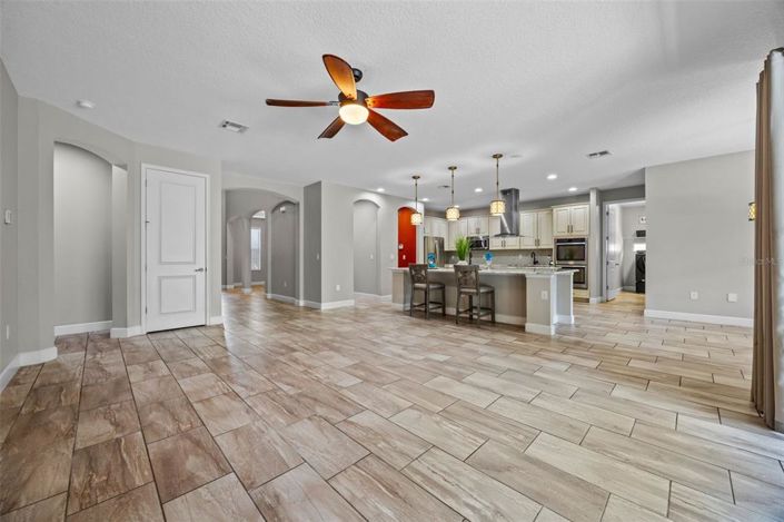 Image No.21-6 Bed Property for sale