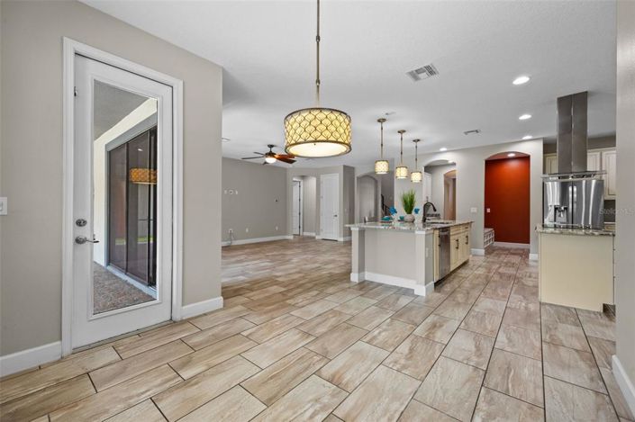 Image No.23-6 Bed Property for sale