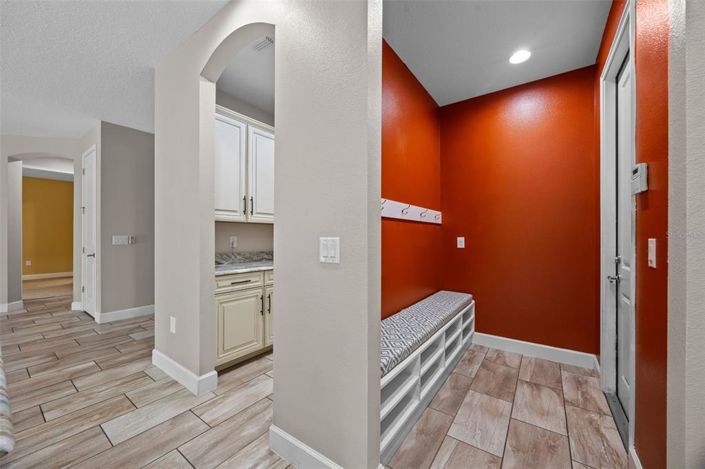 Image No.28-6 Bed Property for sale