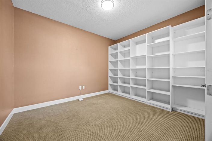 Image No.30-6 Bed Property for sale