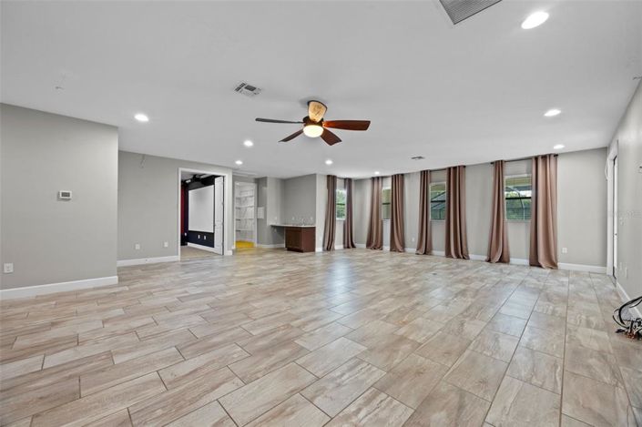 Image No.39-6 Bed Property for sale