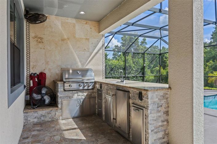 Image No.61-6 Bed Property for sale