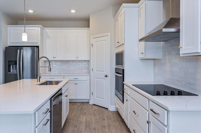 Image No.4-4 Bed Property for sale