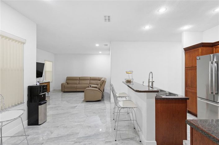 Image No.4-4 Bed Property for sale