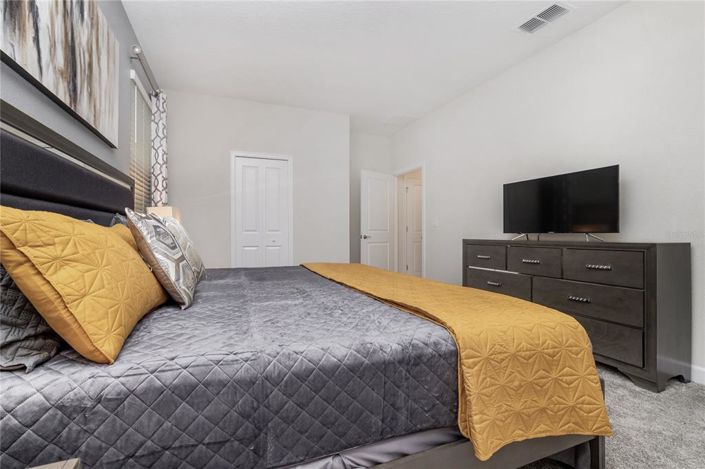 Image No.10-8 Bed Property for sale