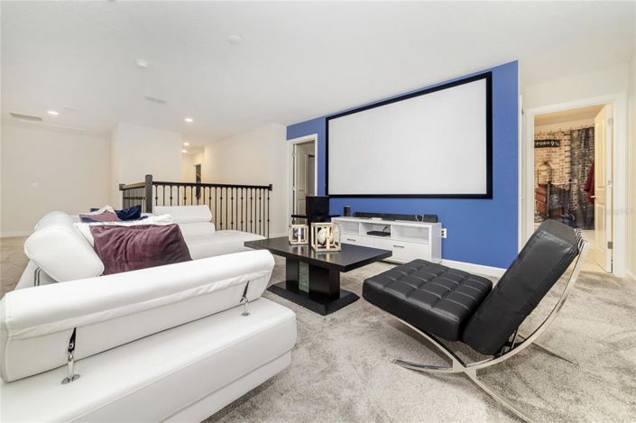 Image No.12-8 Bed Property for sale