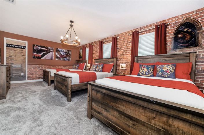 Image No.13-8 Bed Property for sale