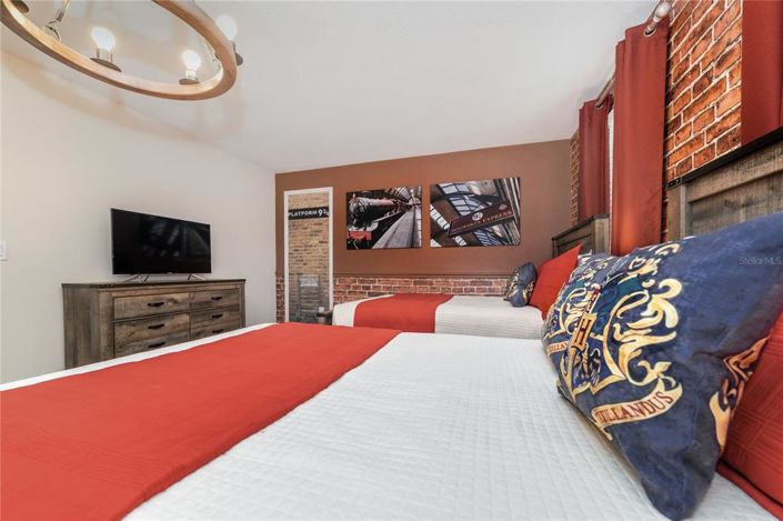 Image No.14-8 Bed Property for sale