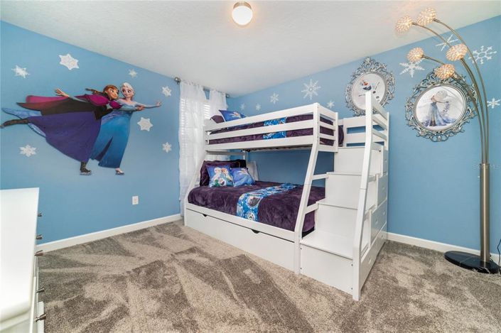 Image No.17-8 Bed Property for sale