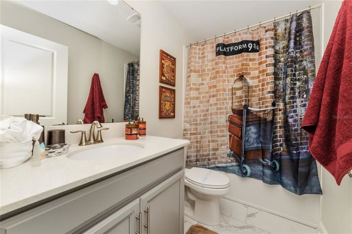 Image No.20-8 Bed Property for sale