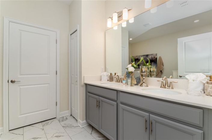 Image No.29-8 Bed Property for sale