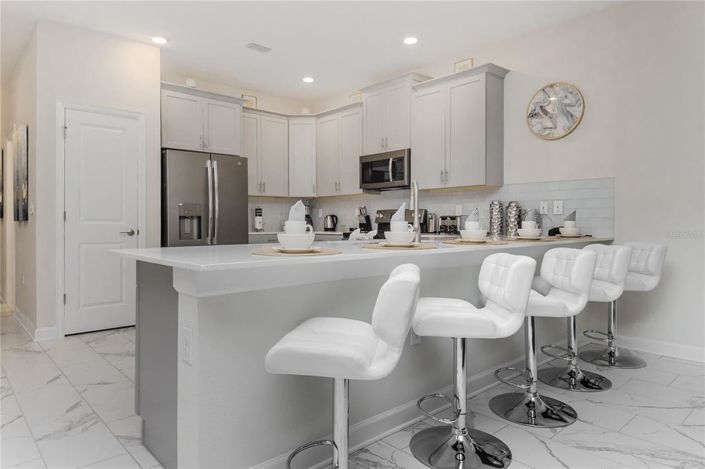 Image No.3-8 Bed Property for sale