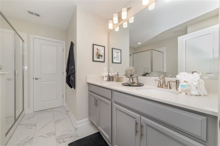 Image No.30-8 Bed Property for sale