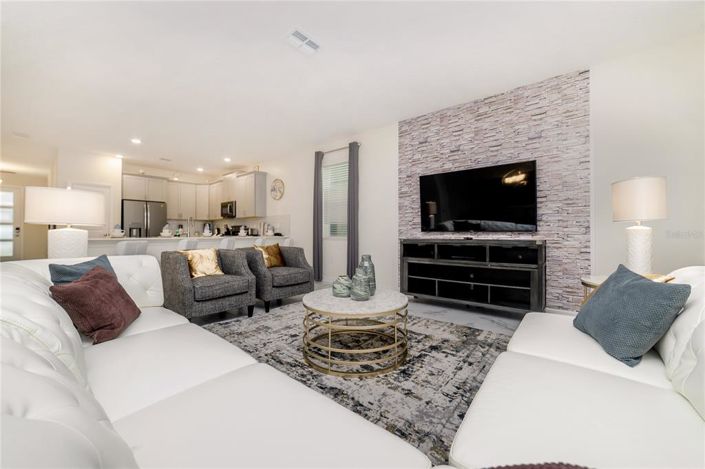 Image No.6-8 Bed Property for sale